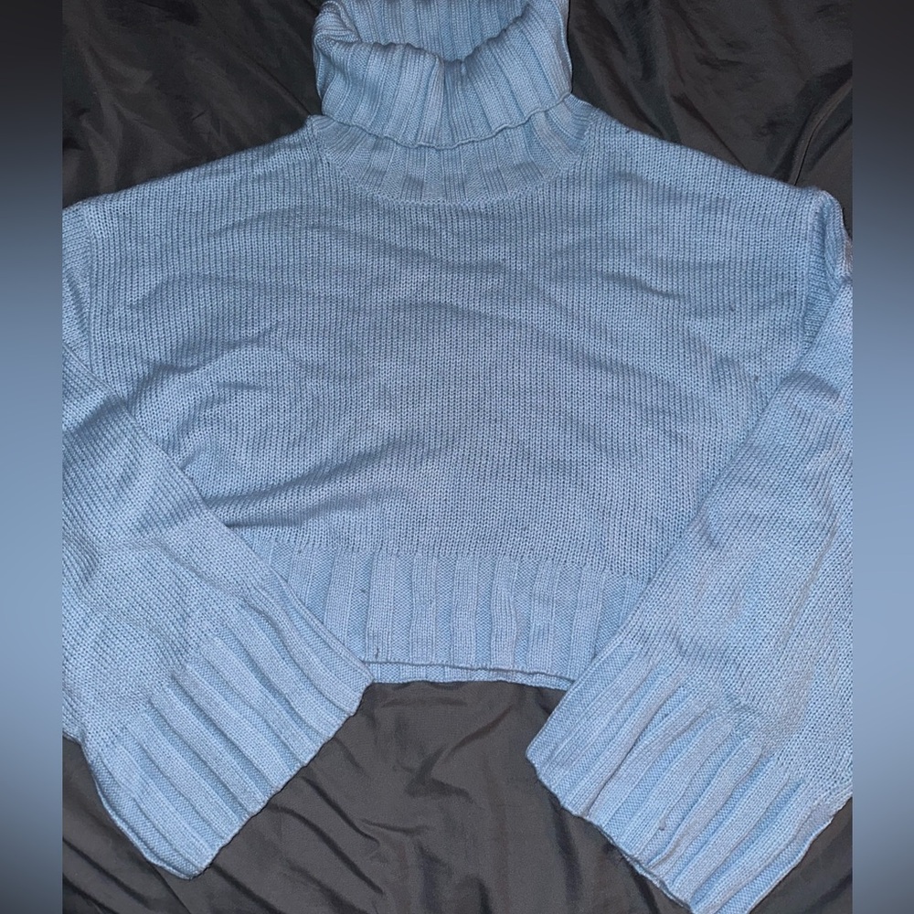 H&M Light Blue Turtleneck Cropped Sweater Sz. S